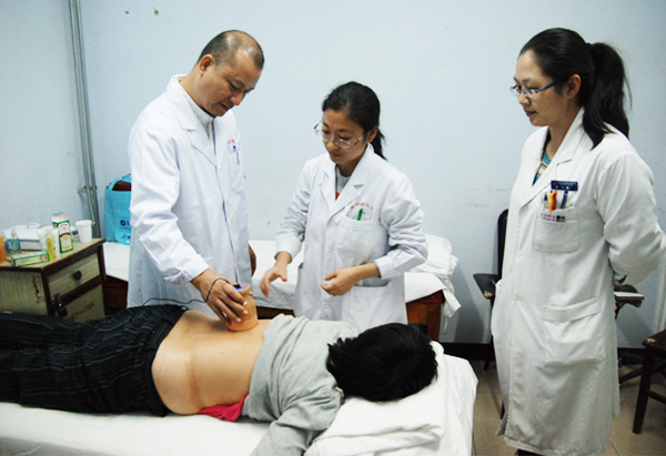 林新晓主任医师在北京市垂杨柳医院带教出诊